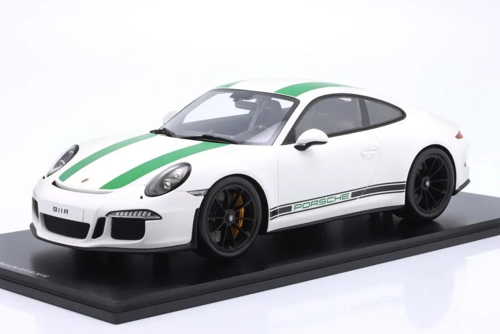 โมเดลรถ 1:12 Porsche 911 (991) R ปี 2016 สีขาว / เขียว Schuco