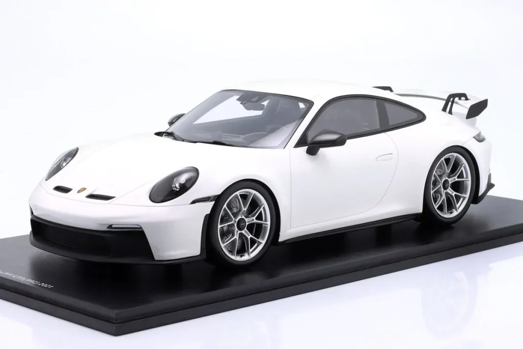 โมเดลรถ 1:12 Porsche 911 (992) GT3 ปี 2021 สีขาว Schuco