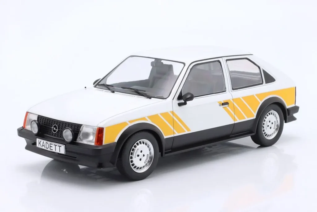 โมเดลรถ 1:18 Opel Kadett D SR ปี 1983 สีขาว / เหลือง ModelCarGroup