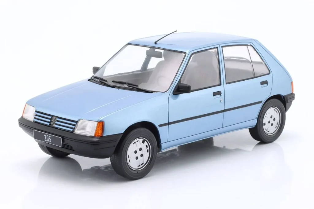 โมเดลรถ 1:18 Peugeot 205 ปี 1984 สีฟ้าอ่อนเมทัลลิก ModelCarGroup