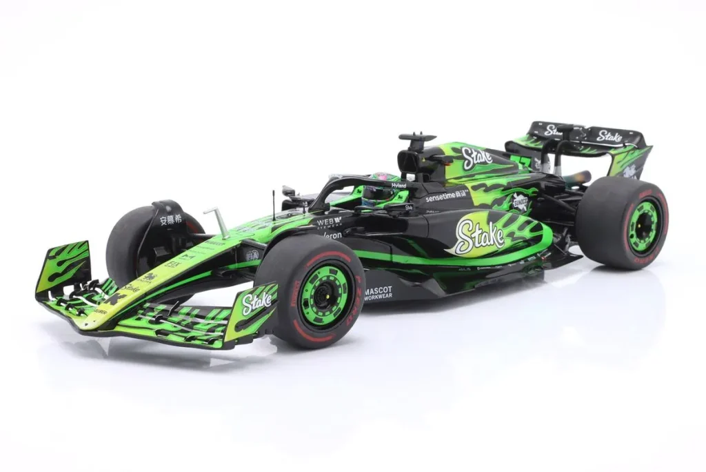 โมเดลรถ 1:18 KICK Sauber C44 #77 Valtteri Bottas Las Vegas GP ฟอร์มูล่าวัน ปี 2024 Solido