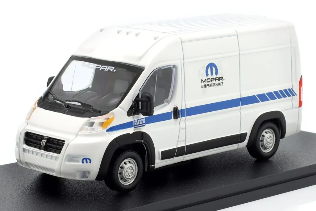 โมเดลรถ 1:43 Ram Promaster 2500 ปี 2018 สีขาว / น้ำเงิน Greenlight