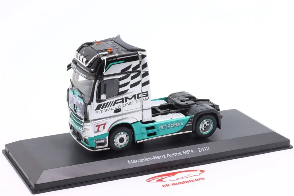 โมเดลรถ 1:43 Mercedes-Benz Actros MP4 ฟอร์มูล่าวัน ปี 2012 สีเงิน / เขียว / ดำ Hachette