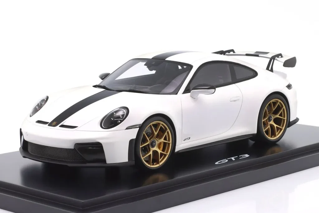 Model 1:18 Porsche 911 (992.2) GT3 year 2024 white Spark