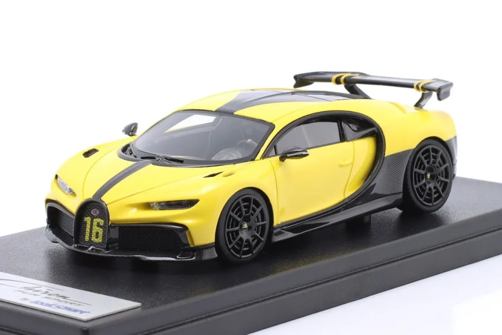 车型 1:43 Bugatti Chiron Pur Sport 年 2020 颜色 Molsheim 发黄 LookSmart