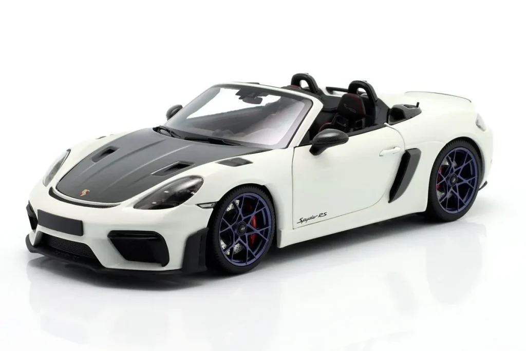 车型 1:18 Porsche 718 Spyder RS 含 Weissach-Paket 年 2024 白色 Minichamps