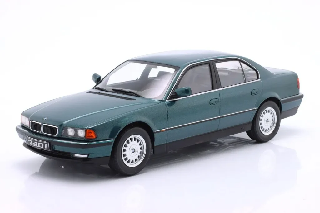 โมเดลรถ 1:18 BMW 740i E38 ปี 1994 สีเมทัลลิกเขียว KK-Scale