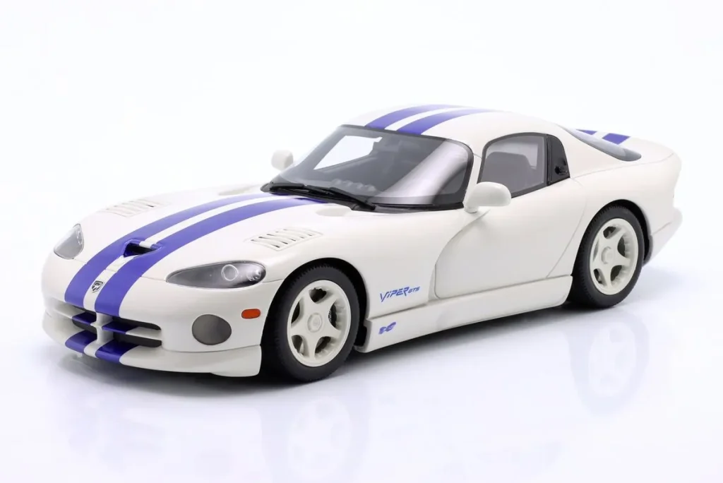 โมเดลรถ 1:18 Dodge Viper GTS Coupé ปี 1996 สีขาว GT-SPIRIT