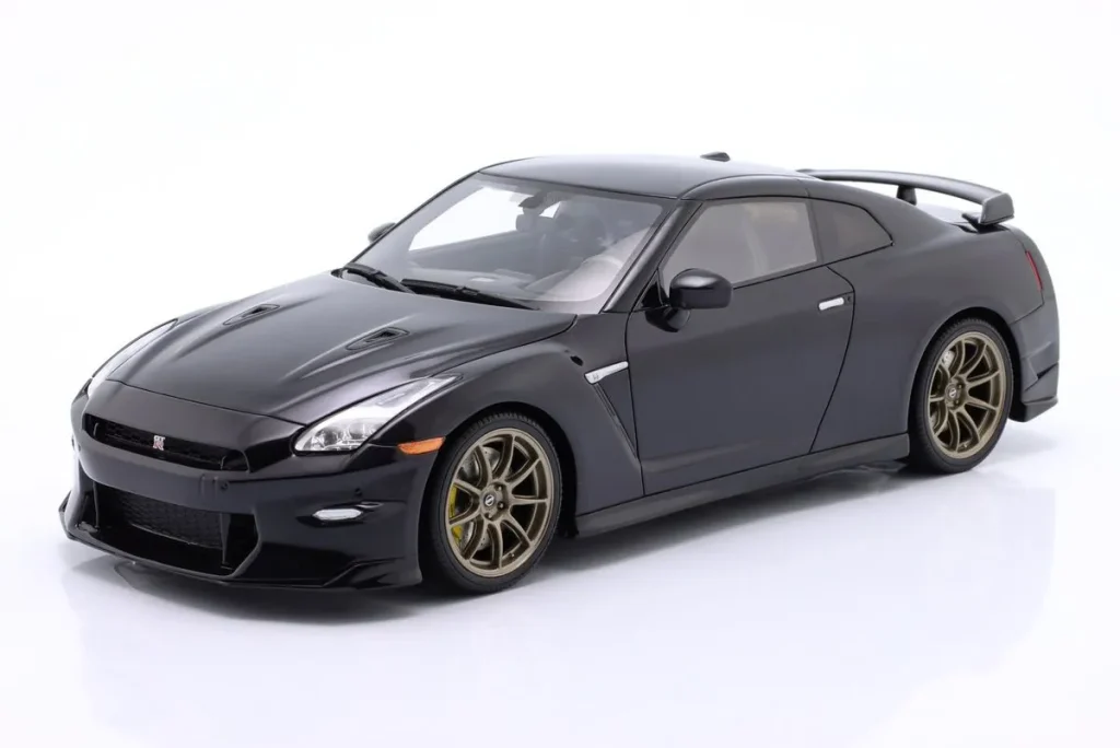 โมเดลรถ 1:18 Nissan GT-R Takumi Edition ปี 2024 สีม่วงเข้ม (midnight purple) GT-SPIRIT