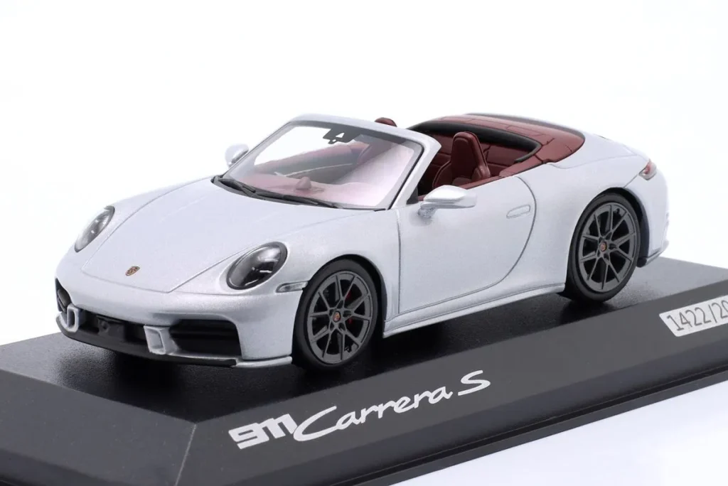 โมเดลรถ 1:43 Porsche 911 (992.2) Carrera S Cabriolet ปี 2024 Minichamps