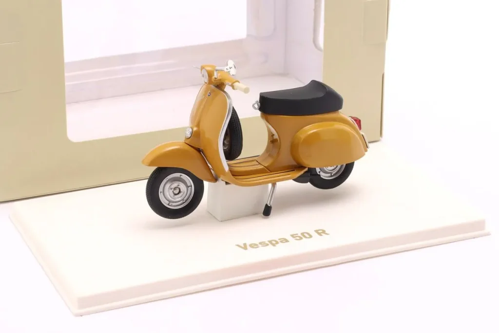 โมเดลรถ 1:18 Vespa 50 R ปี 1969 สีเหลือง Norev
