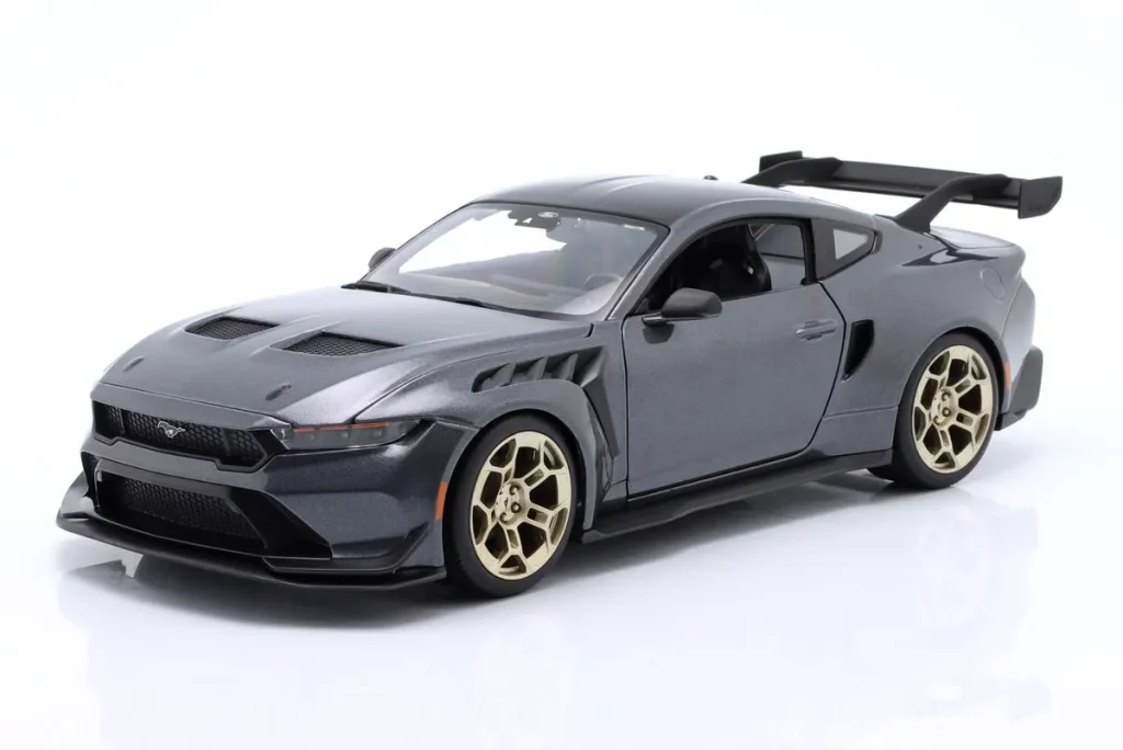 โมเดลรถ 1:18 Ford Mustang GTD ปี 2025 สีเทาเมทัลลิก Maisto