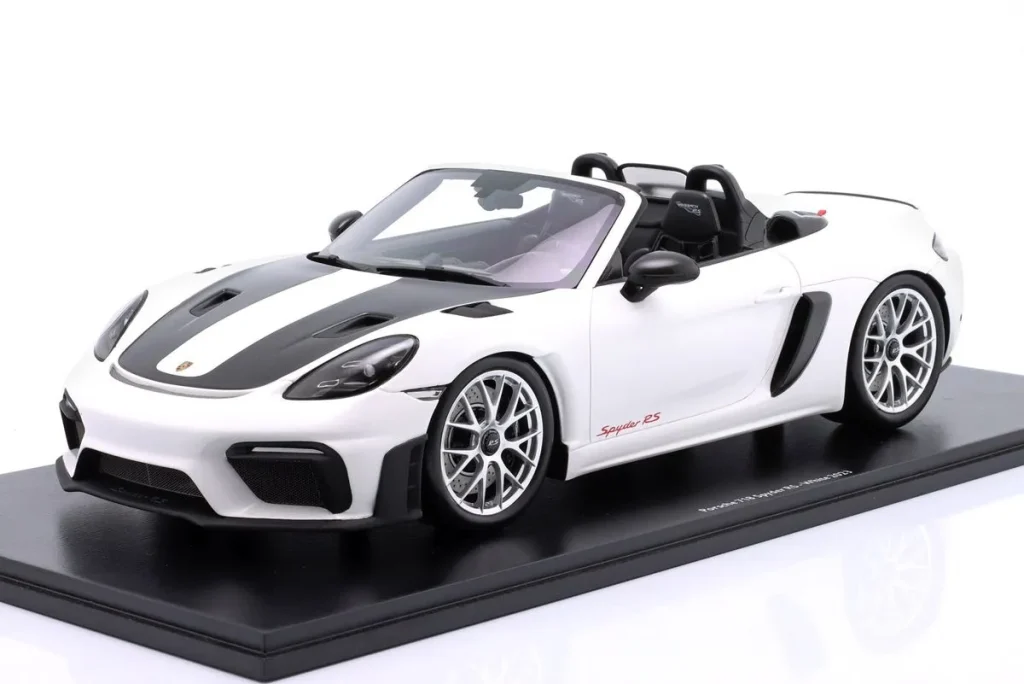 โมเดลรถ 1:12 Porsche 718 Spyder RS ปี 2023 สีขาว Schuco