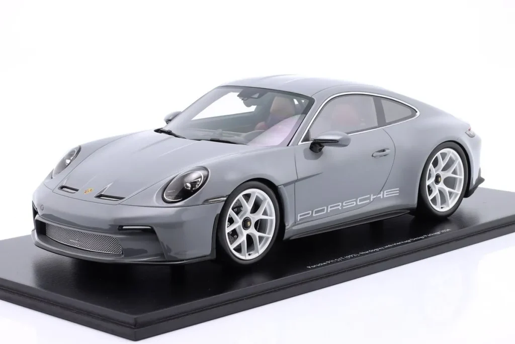โมเดลรถ 1:12 Porsche 911 (992) S/T Heritage Design Package ปี 2024 สีเทา Schuco