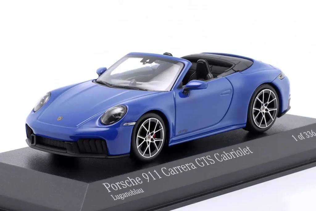 โมเดลรถ 1:43 Porsche 911 (999.2) Carrera GTS Cabriolet ปี 2024 สีน้ำเงิน Minichamps