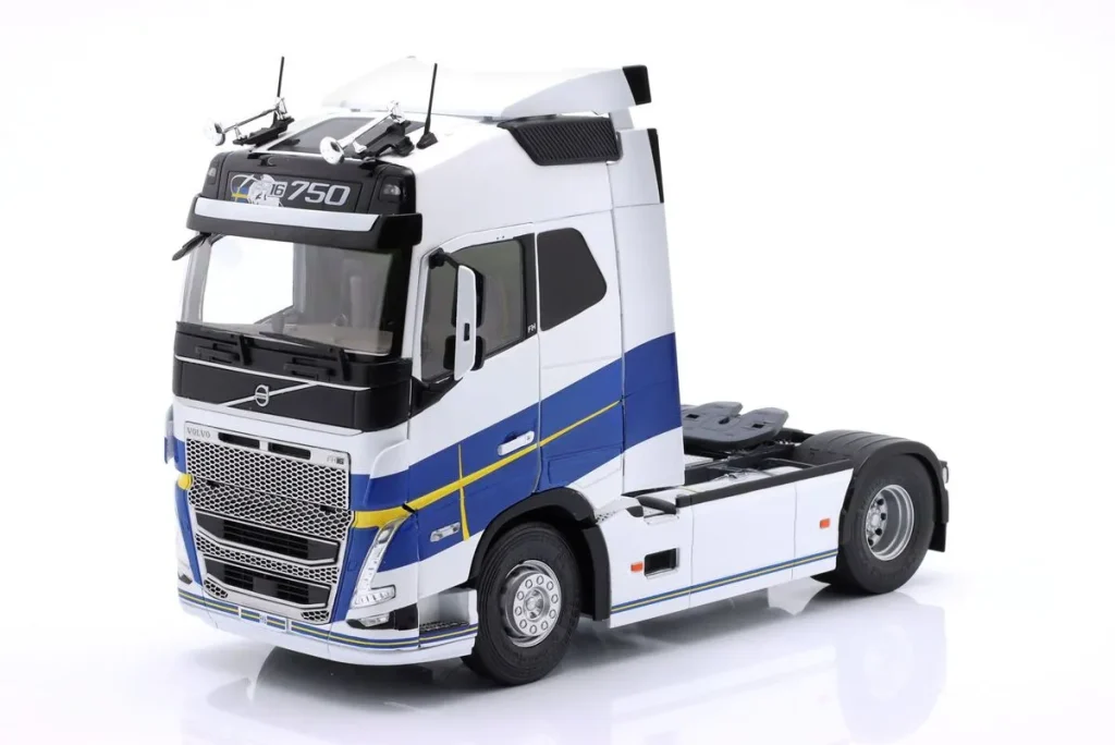 โมเดลรถ 1:24 Volvo FH16 Globetrotter Sattelzugmaschine “Göteborg Edition” ปี 2019 สีขาว พร้อม น้ำเงิน-gelbem Dekor Solido