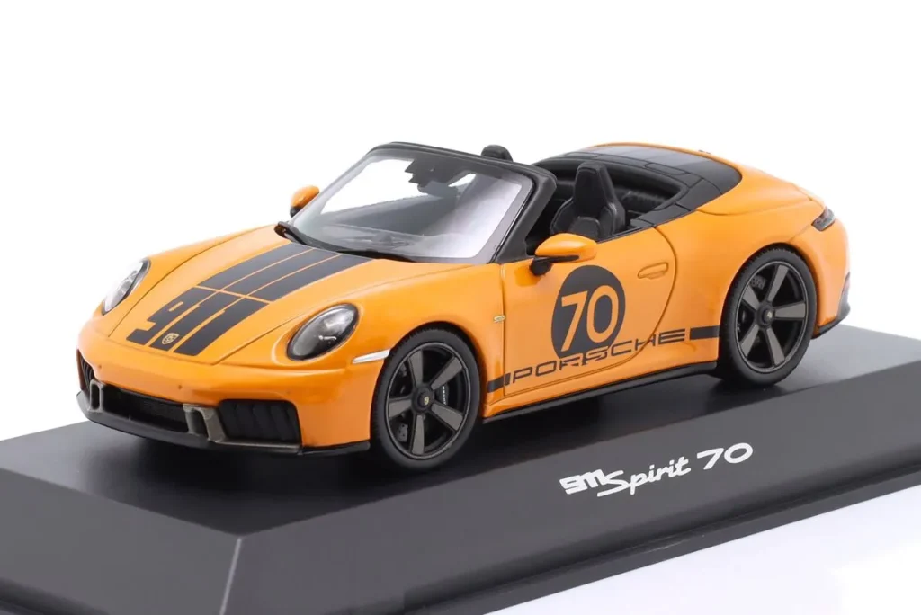 โมเดลรถ 1:43 Porsche 911 (992.2) Cabriolet Spirit 70 ปี 2025 สีส้ม Spark