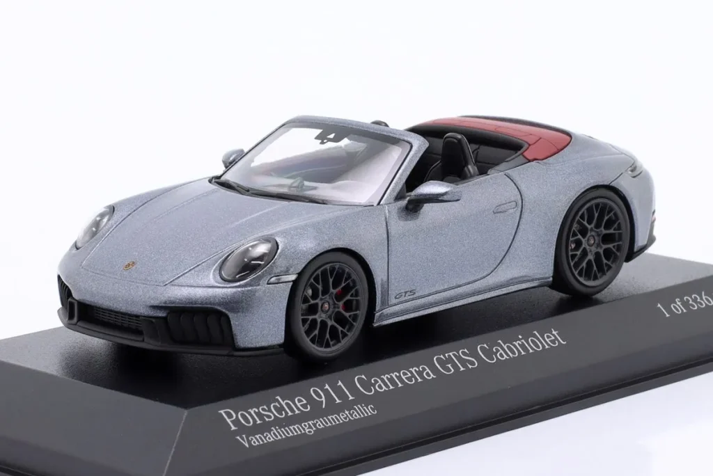 โมเดลรถ 1:43 Porsche 911 (992.2) Carrera GTS Cabriolet ปี 2024 สีเทาเมทัลลิก Minichamps