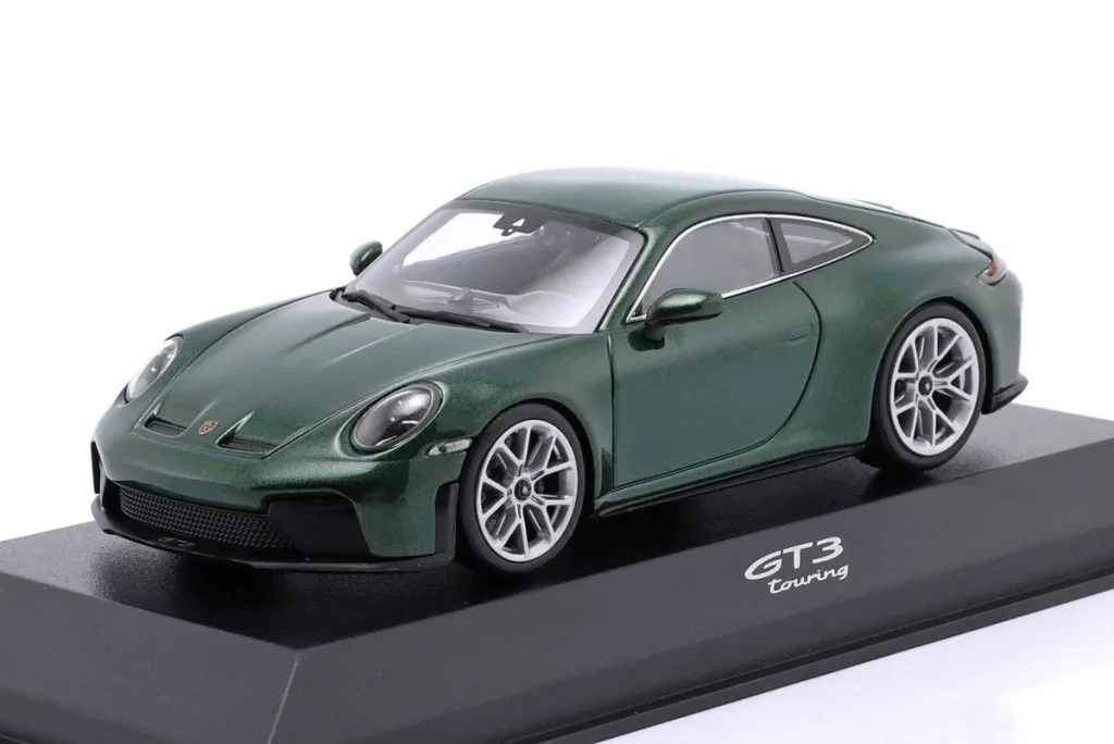 โมเดลรถ 1:43 Porsche 911 GT3 Touring (992.2) ปี ปี 2025 สีเขียวเมทัลลิก Minichamps