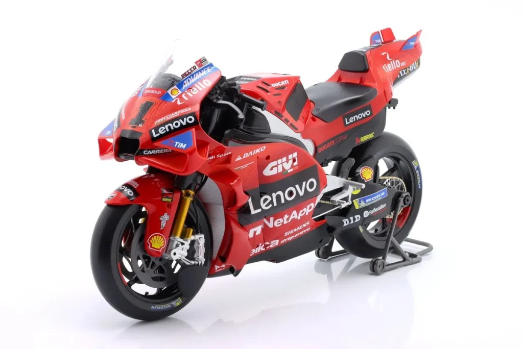โมเดลมอเตอร์ไซค์ 1:6 Ducati Desmosedici GP24 #1 Francesco Bagnaia โมโตจีพี ปี 2024 Maisto