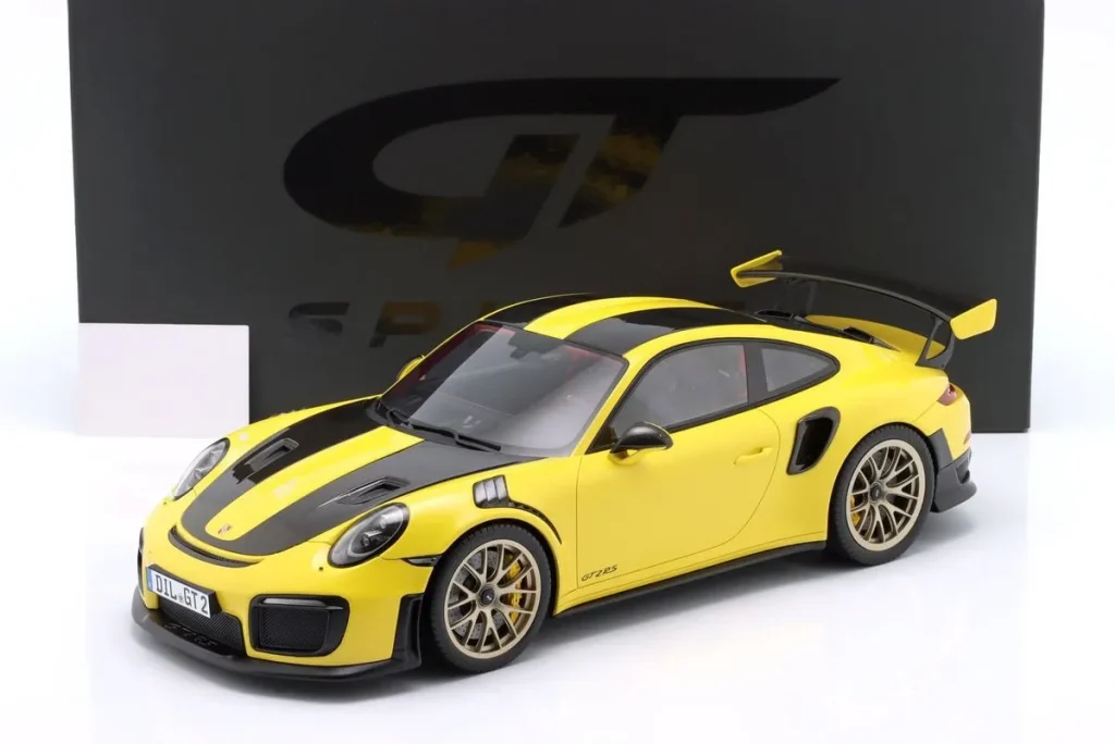 โมเดลรถ 1:12 Porsche 911 (991 II) GT2 RS สีเหลือง / ดำ พร้อม ทอง ล้อ GT-SPIRIT