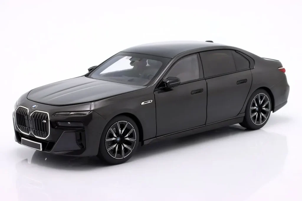 车型 1:18 BMW i7 M70(G70)