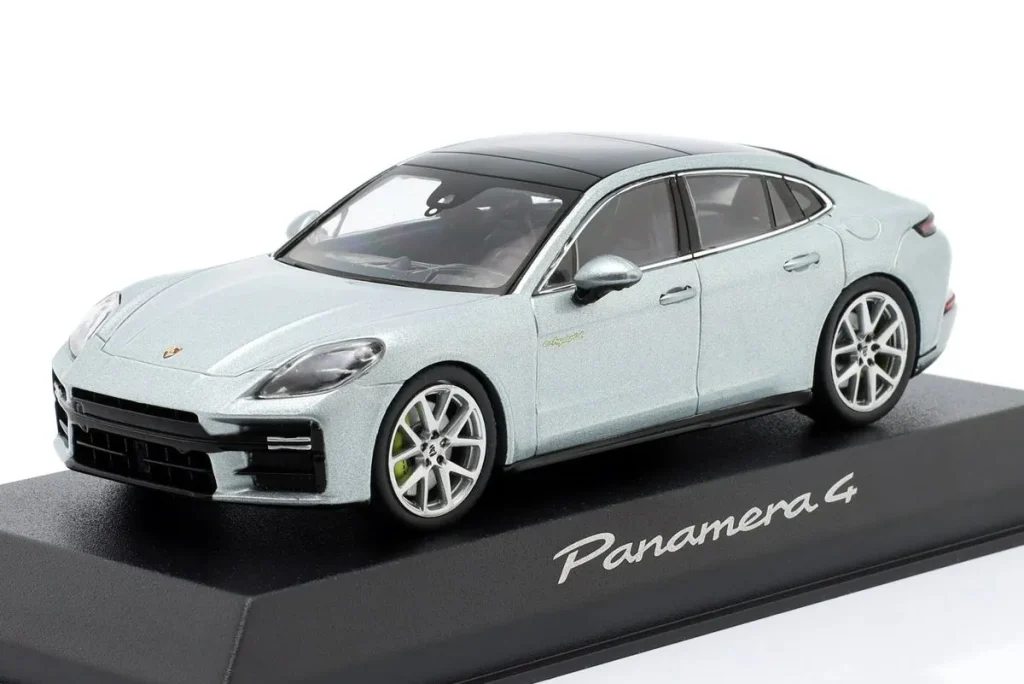 โมเดลรถ 1:43 Porsche Panamera 4 E-Hybrid ปี 2023 สีเงิน Norev