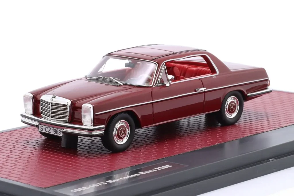 โมเดลรถ 1:43 Mercedes-Benz 250 C (W114) /8 ปี 1968 สีแดงเข้ม Matrix