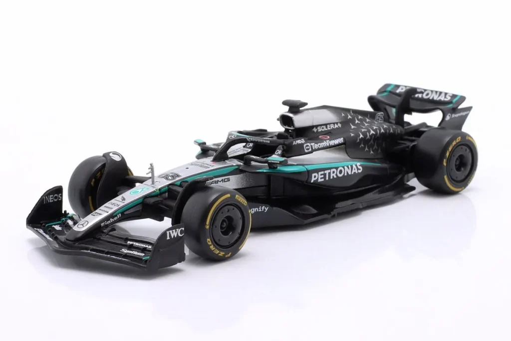车型 1:43 Mercedes-AMG F1 W16 E Performance #63 George Russell 一级方程式年 2025 Bburago