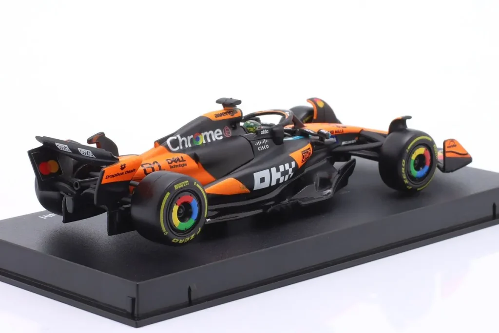 โมเดลรถ 1:43 McLaren MCL39 #81 Oscar Piastri อันดับ 9 Australien GP (Melbourne) ฟอร์มูล่าวัน ปี 2025 Bburago 18-38249 #81