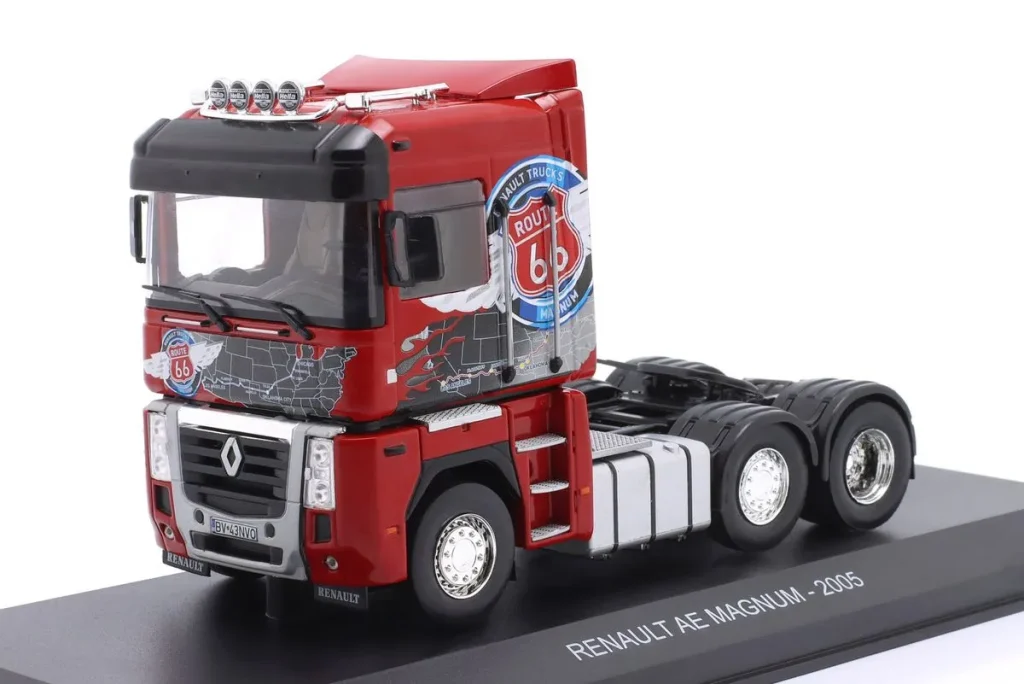 โมเดลรถ 1:43 Renault AE Magnum Sattelzugmaschine ปี 2009 สีแดง พร้อม Dekor Hachette