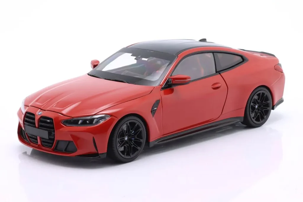 โมเดลรถ 1:18 BMW M4 (G82) ปี 2024 สีแดงเมทัลลิก Minichamps