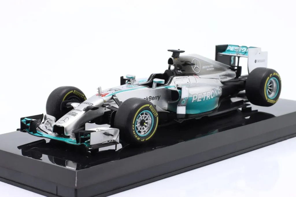 车型 1:24 Mercedes F1 W05 Hybrid #44 Lewis Hamilton 一级方程式世界冠军年 2014 Premium Collectibles