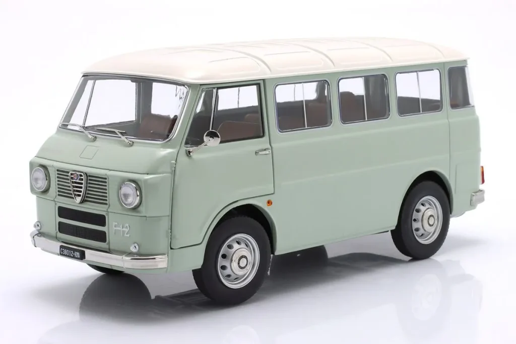 โมเดลรถ 1:18 Alfa Romeo F-12 Minibus 1. Serie ปี 1967 สีเขียวอ่อน / งาช้าง Mitica