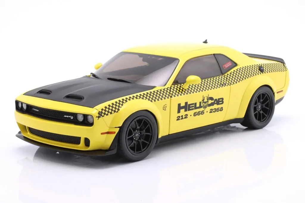 โมเดลรถ 1:18 Dodge Challenger SRT Hellcat Redeye Widebody ปี 2023 สีเหลือง / ดำ Solido