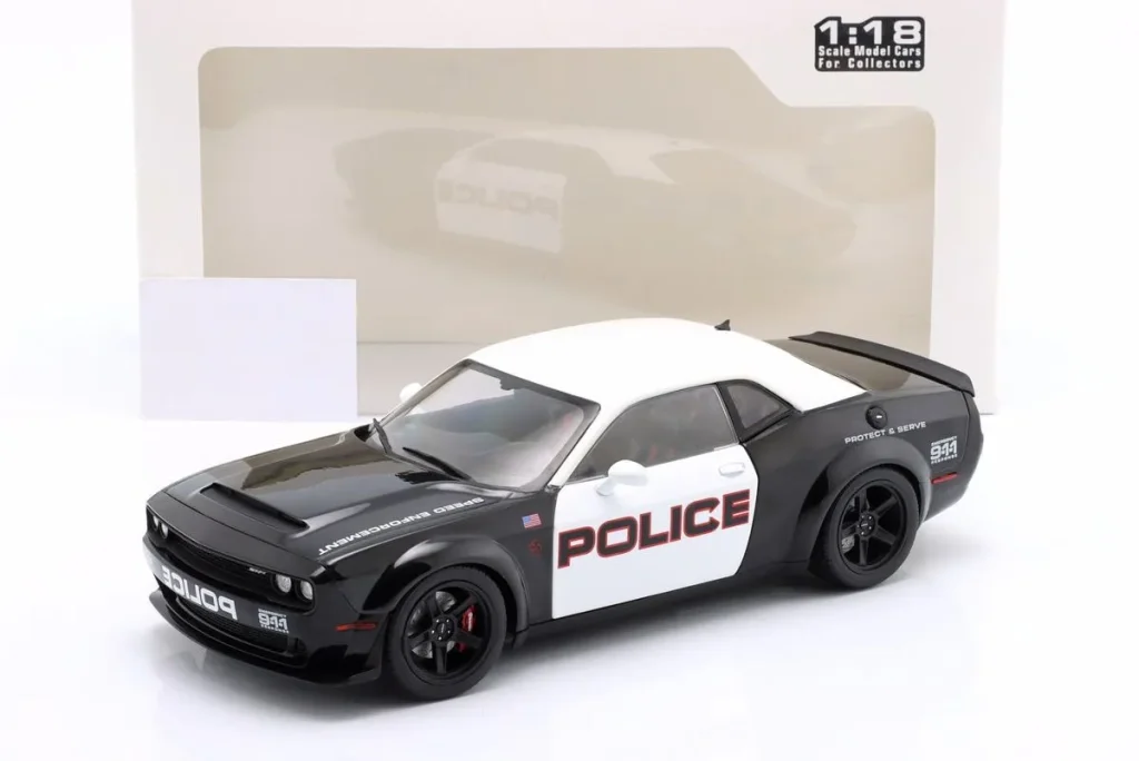 โมเดลรถ 1:18 Dodge Challenger Demon ปี 2023 สีดำ / ขาว Solido