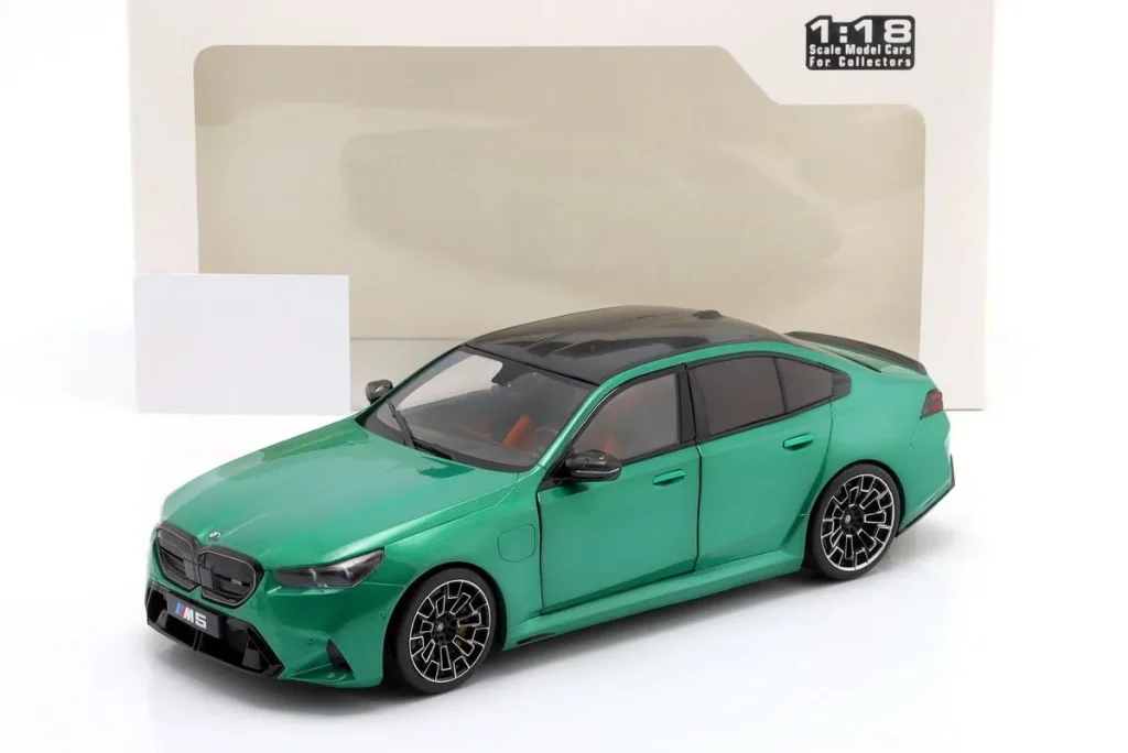 โมเดลรถ 1:18 BMW M5 (G90) M ปี 2025 สี Isle of Man เขียว เมทัลลิก Solido