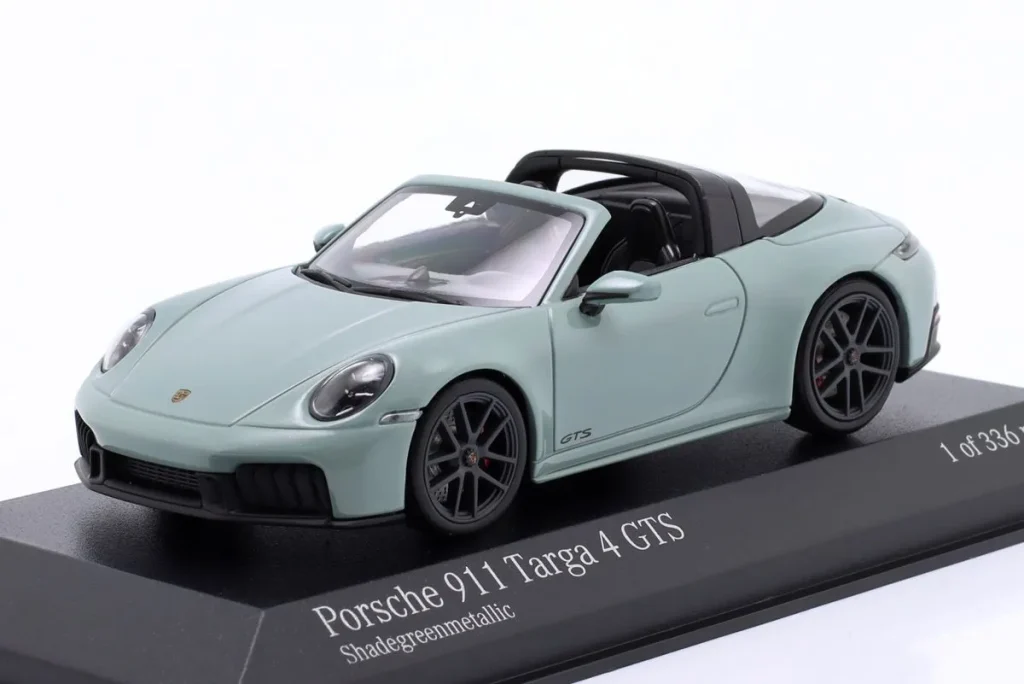 โมเดลรถ 1:43 Porsche 911 (992.2) Targa 4 GTS ปี 2024 สีเขียวเมทัลลิก Minichamps