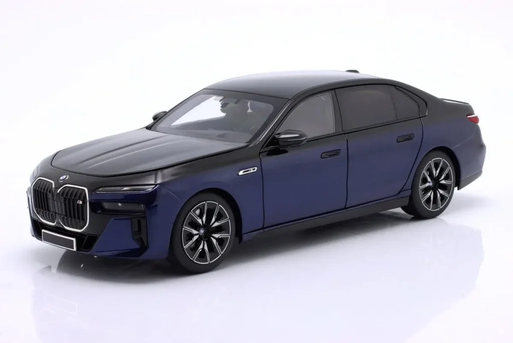 车型 1:18 BMW i7 M70(G70)