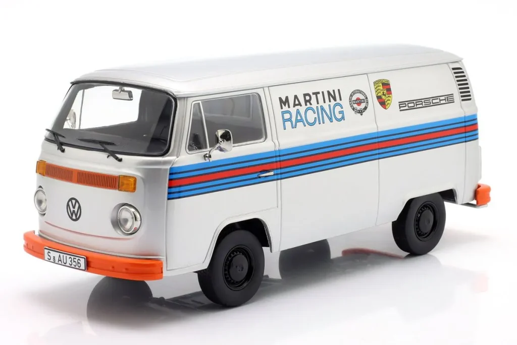 โมเดลรถ 1:18 Volkswagen VW T2b Bus “Porsche Martini Racing” ปี 1972 สีเงิน / Dekor KK-Scale