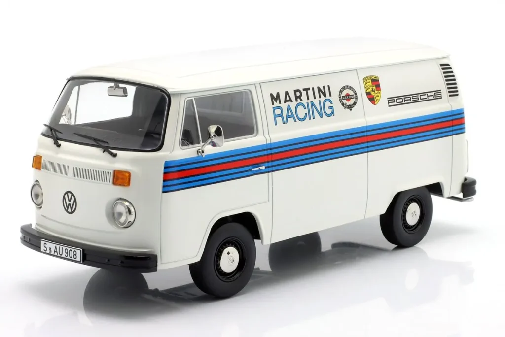 โมเดลรถ 1:18 Volkswagen VW T2b Bus “Porsche Martini Racing” ปี 1972 สีขาว พร้อม Dekor KK-Scale