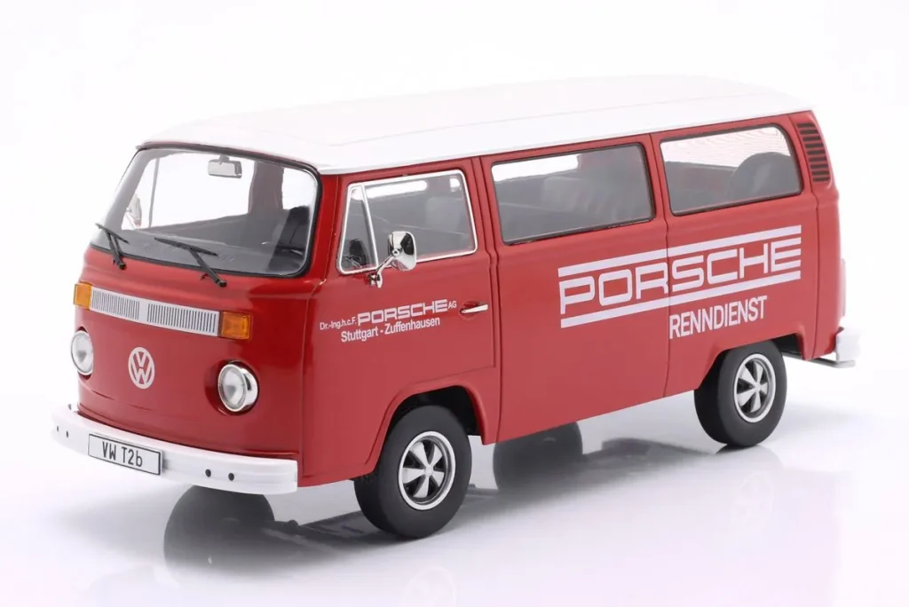 โมเดลรถ 1:18 Volkswagen VW T2b Bus “Porsche Renndienst” พร้อม Fuchs ล้อ ปี 1972 สีแดง / ขาว KK-Scale