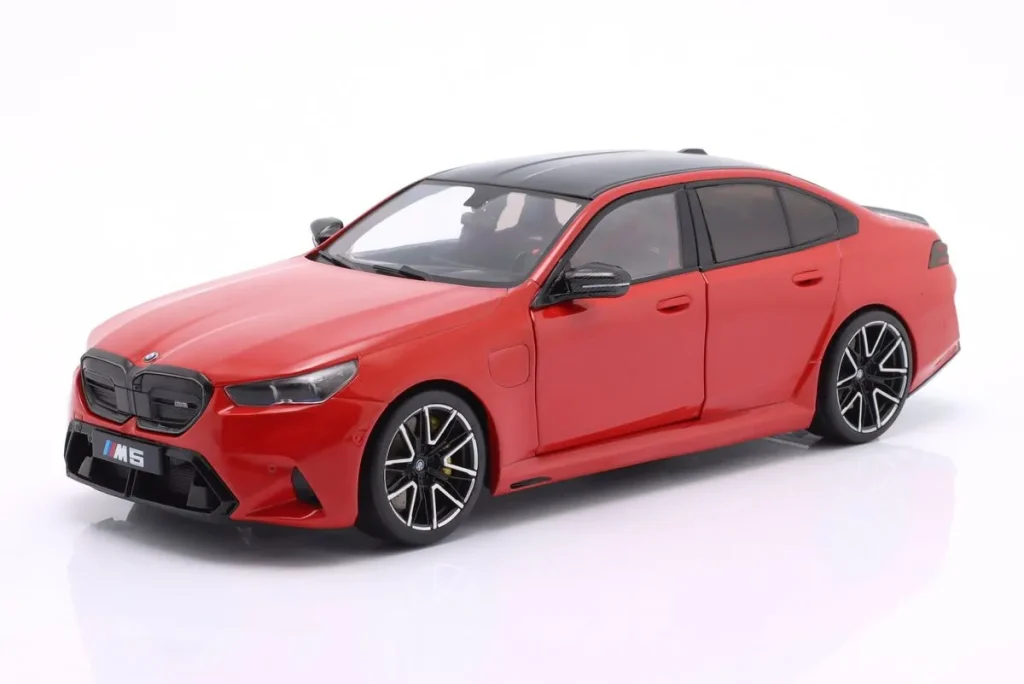 Model 1:18 BMW M5 (G90) year 2025 red Solido