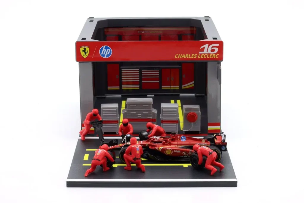 ไดโอรามา 1:43 Red Bull Racing RB20 #1 / Mercedes-AMG F1 W15 E Performance / Ferrari SF-24 Max Verstappen / Lewis Hamilton / Charles Leclerc ฟอร์มูล่าวัน ปี 2024 Bburago