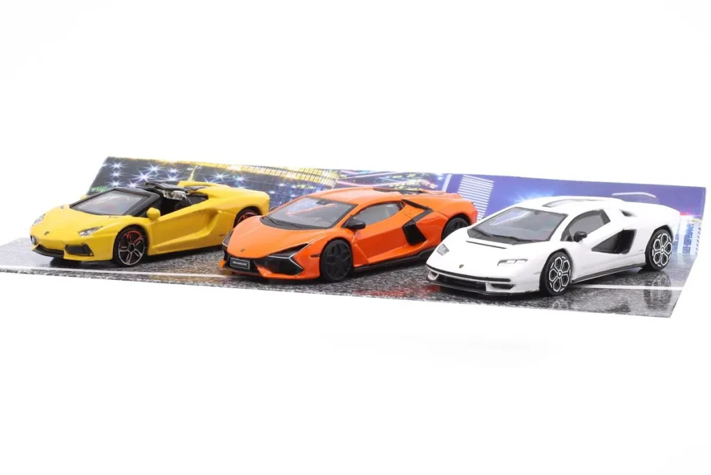 โมเดลรถ 1:43 Lamborghini Aventador Roadster / Lamborghini Revuelto Hybrid / Lamborghini Countach LPi 800-4 สีเหลือง / ส้ม / ขาว Bburago
