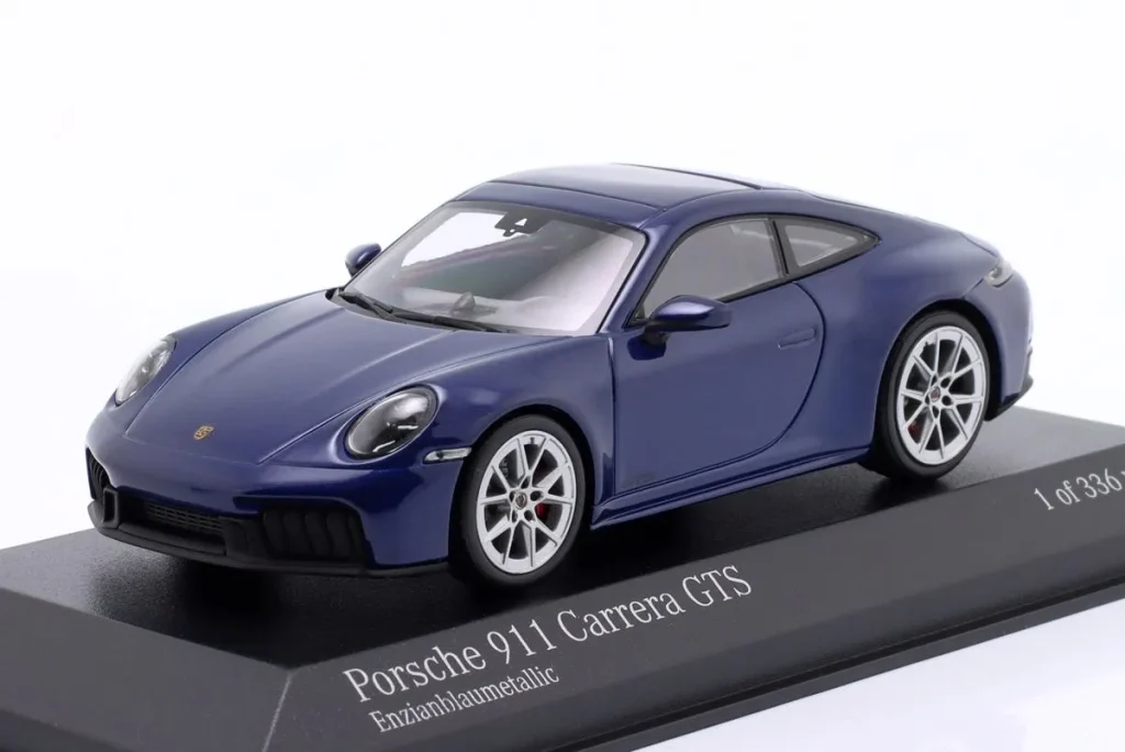 โมเดลรถ 1:43 Porsche 911 (992.2) Carrera GTS ปี 2024 สีน้ำเงินเมทัลลิก Minichamps