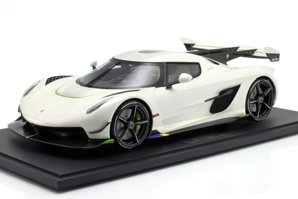 โมเดลรถ 1:8 Koenigsegg Jesko ปี 2019 สีขาว GT-SPIRIT