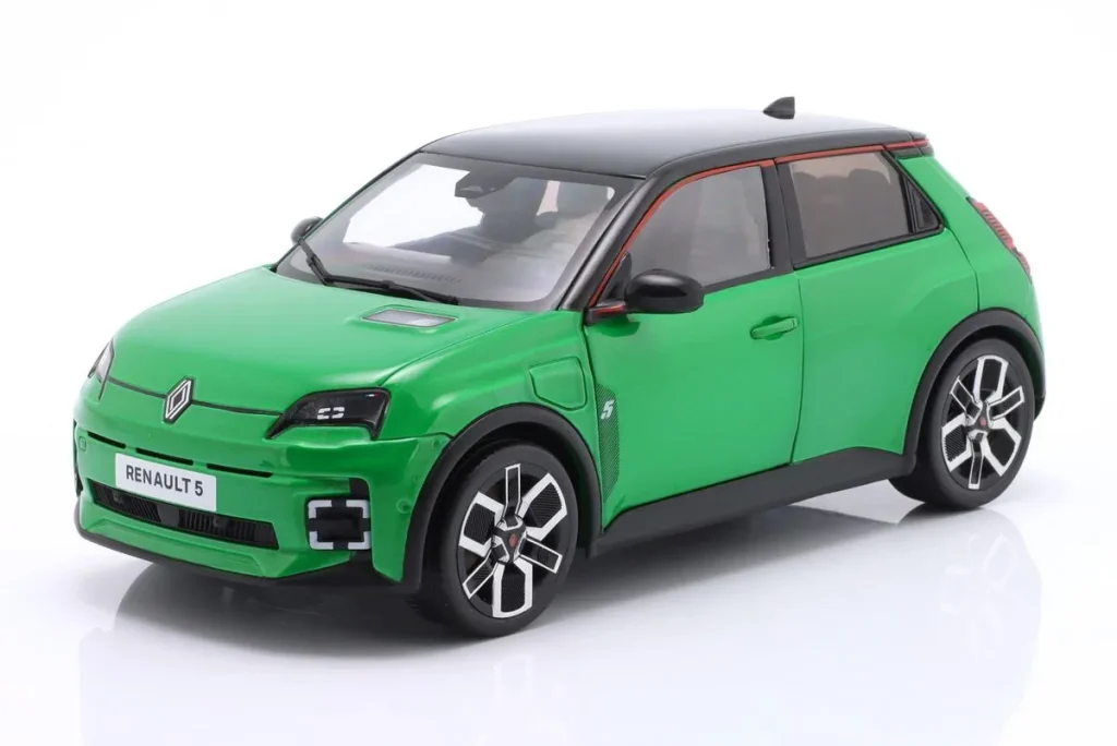 โมเดลรถ 1:18 Renault 5 E-Tech ปี 2024 สีเขียว Solido
