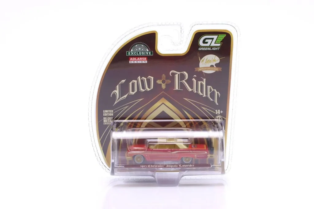 โมเดลรถ 1:64 Chevrolet Impala Lowrider / Michael Heralda Special Edition ปี 1963 สีชมพู Greenlight