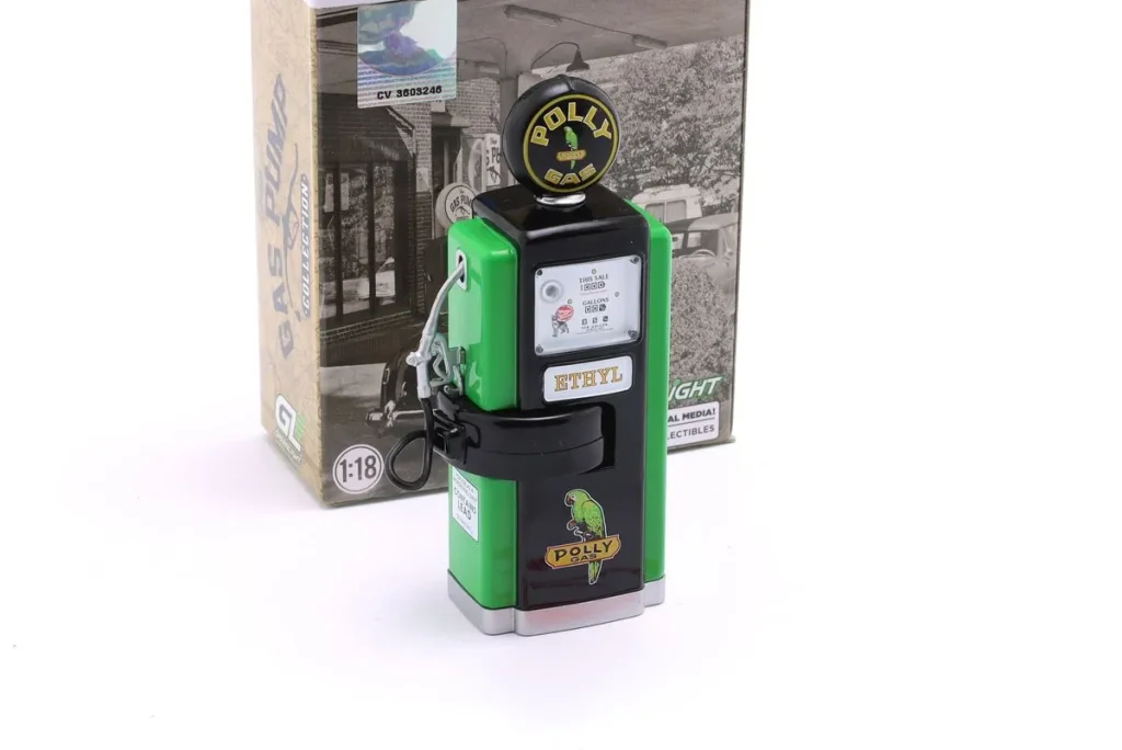 โมเดลรถ 1:18 Wayne 100-A Zapfsäule “Polly Gas” ปี 1948 สีเขียว / ดำ Greenlight